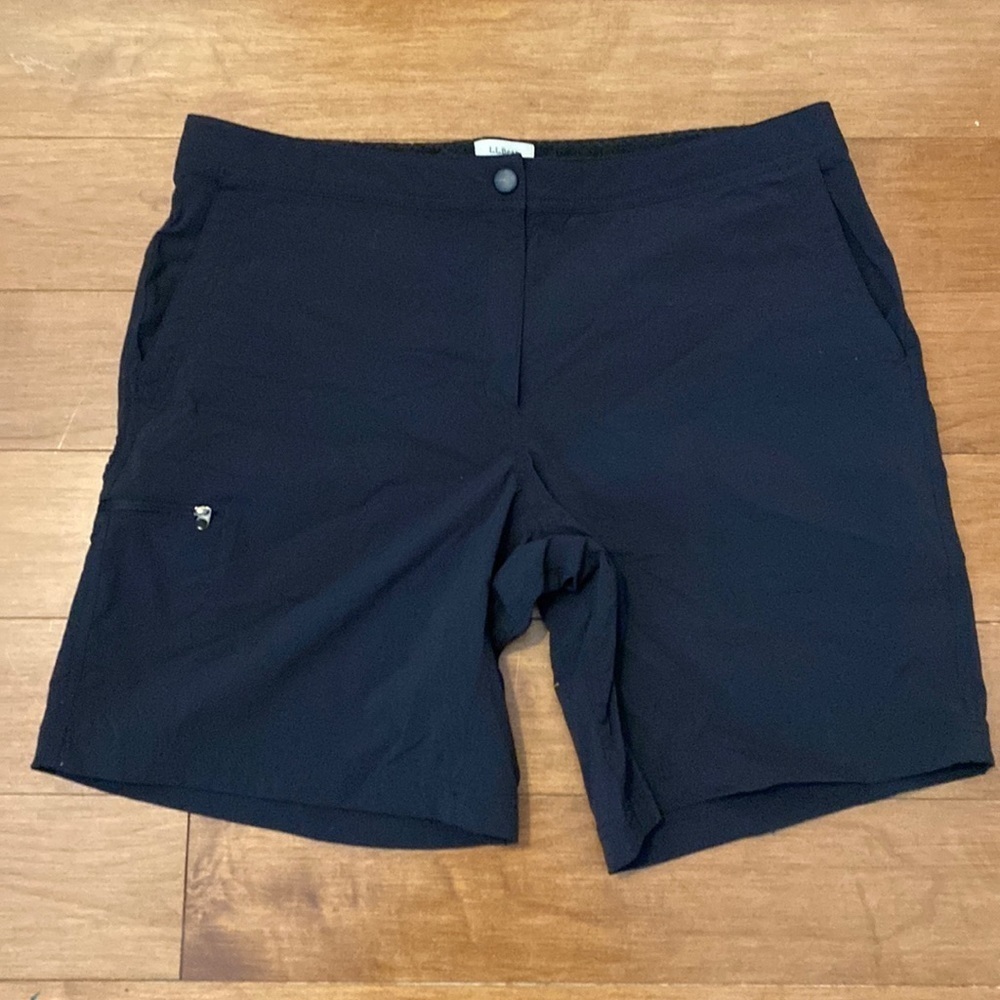 L.L. Bean hiking outdoor active shorts